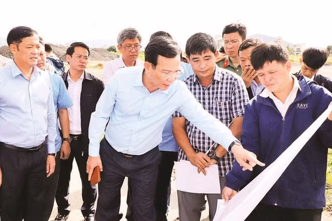 Lãnh đạo tỉnh Lâm Đồng kiểm tra tình hình triển khai các dự án trên địa bàn (Ảnh MAI VĂN BẢO)