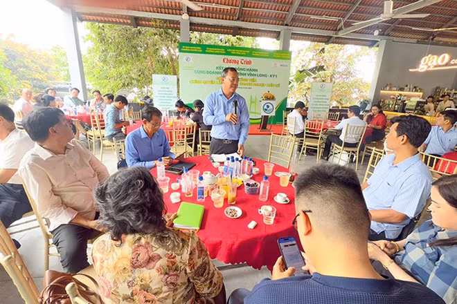 Hiệp hội Doanh nghiệp tỉnh Vĩnh Long chia sẻ tại hội nghị. 