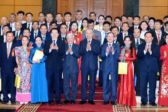 Tổng Bí thư Tô Lâm gặp mặt các đại biểu nông dân Việt Nam xuất sắc và nhà khoa học của nhà nông năm 2025.