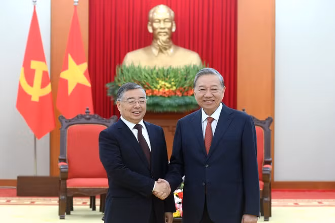 Tổng Bí thư Tô Lâm tiếp đồng chí Lý Thư Lỗi, Ủy viên Bộ Chính trị, Bí thư Ban Bí thư, Trưởng Ban Tuyên truyền Trung ương Trung Quốc.