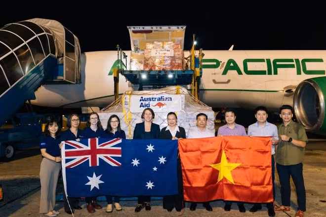 Hàng cứu trợ của Australia chuyển qua đường hàng không. (Ảnh: Đại sứ quán Australia tại Việt Nam)