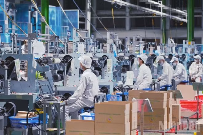 Nâng cao hiệu quả hoạt động, sản xuất kinh doanh của doanh nghiệp, góp phần thúc đẩy tăng trưởng kinh tế vĩ mô đạt mục tiêu trên 8% năm 2025. (Ảnh: HNV)