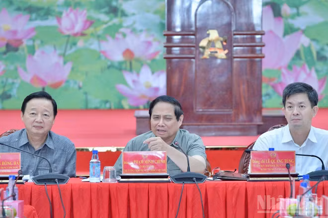 Thủ tướng Phạm Minh Chính chủ trì Hội nghị về tình hình triển khai các dự án đường cao tốc khu vực Đồng bằng sông Cửu Long. (Ảnh: THANH GIANG)