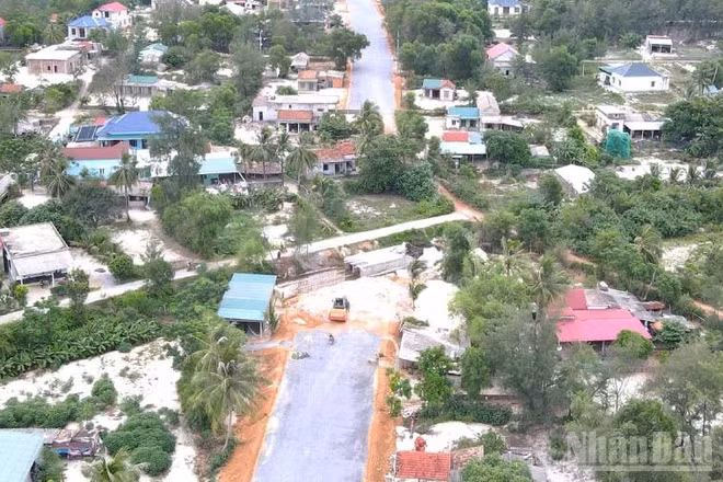Dự án thành phần 1-đường ven biển thuộc dự án đường ven biển và cầu Nhật Lệ 3 đang vướng mặt bằng tại xã Sen Ngư. (Ảnh: HG) 