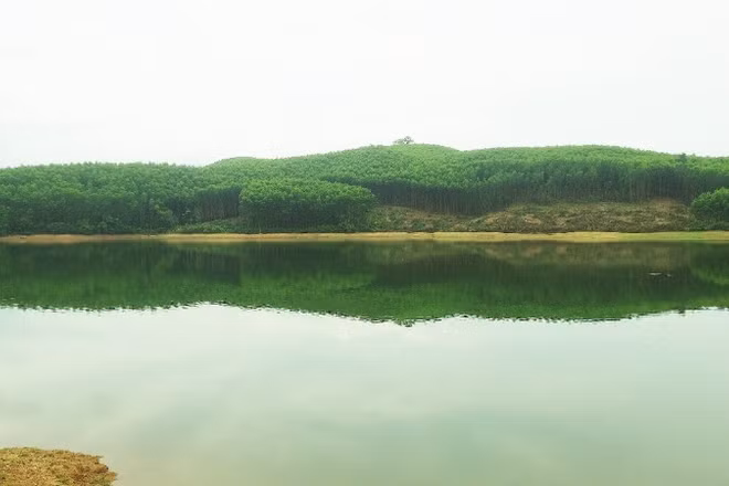 Một góc hồ chứa nước Lục Cục ở thôn Bồng Lai 2, xã Bố Trạch.