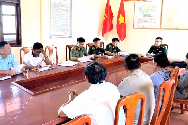Đồn Biên phòng Lý Hòa phối hợp cơ quan chức năng và chính quyền địa phương xử lý vụ việc.
