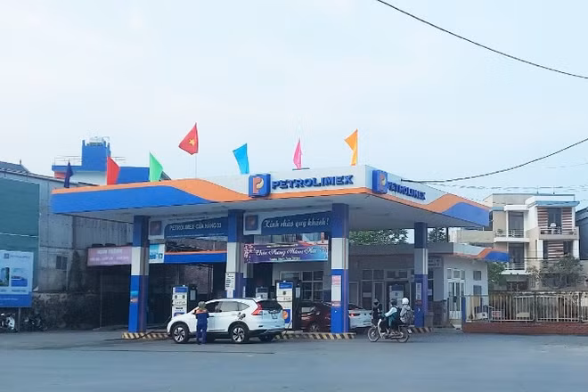 Một cửa hàng bán xăng dầu tại phường Đồng Hới, tỉnh Quảng Trị. (Ảnh minh họa)