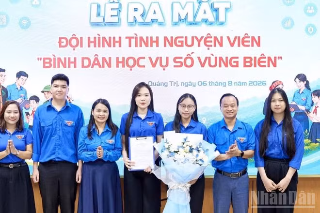 Ban Thường vụ Tỉnh Đoàn Quảng Trị tổ chức lễ ra mắt đội hình tình nguyện viên “Bình dân học vụ số vùng biên” (Ảnh: HƯƠNG GIANG)