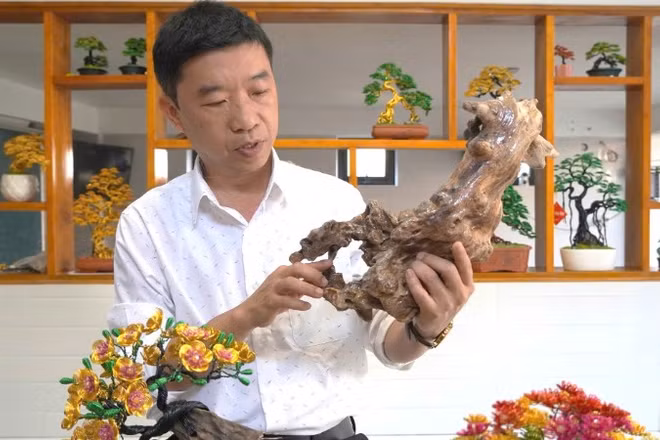 Bộ sản phẩm bonsai ghép lũa của hộ kinh doanh Hoàng Đăng ở thôn Thượng Giang, xã Lệ Thủy là một trong các sản phẩm tiêu biểu thuộc nhóm thủ công mỹ nghệ.