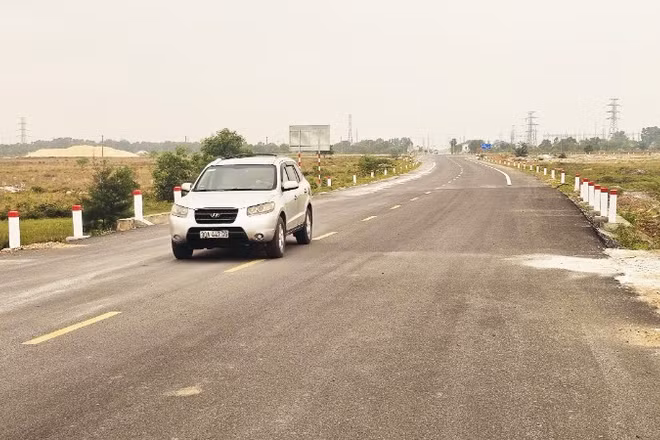 Một đoạn thuộc dự án xây dựng Quốc lộ 12A đoạn tránh Ba Đồn vừa hoàn thành.