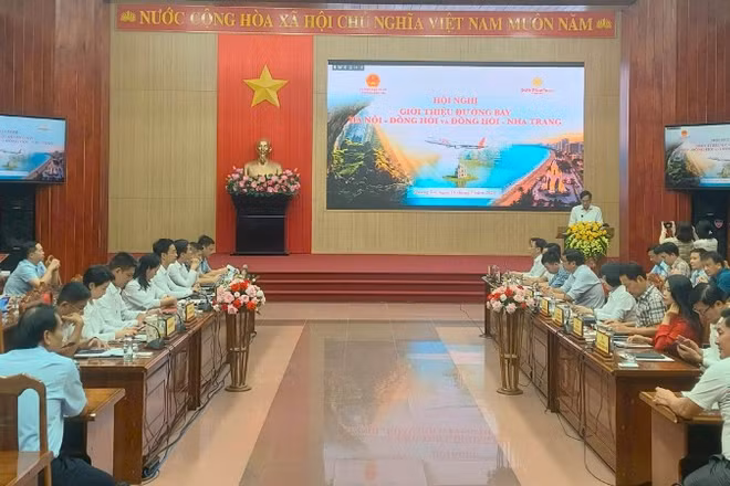 Hội nghị giới thiệu đường bay Đồng Hới-Hà Nội và Đồng Hới-Cam Ranh.