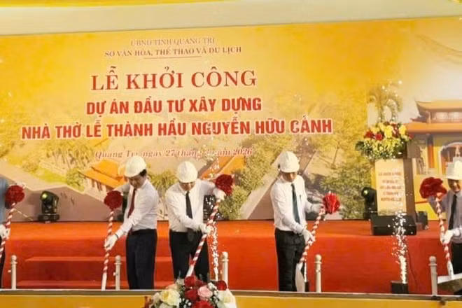 Các đại biểu thực hiện nghi thức khởi công dự án xây dựng nhà thờ Lễ Thành Hầu Nguyễn Hữu Cảnh.