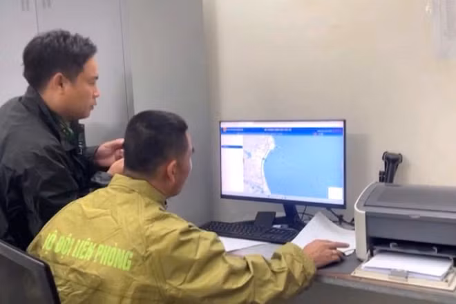 Các Đồn Biên phòng tuyến biển Quảng Trị quản lý, nắm bắt vị trí tàu cá hoạt động trên biển thông qua thiết bị VMS.