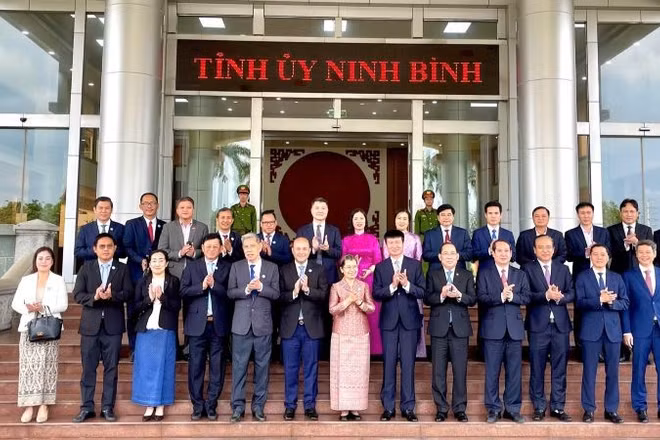 Đoàn đại biểu cấp cao Hội đồng Quốc gia Mặt trận Đoàn kết Phát triển Tổ quốc Campuchia thăm làm việc với tỉnh Ninh Bình.