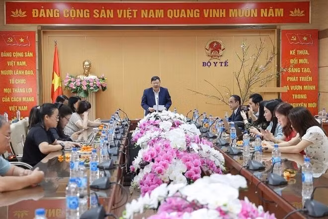 Đại diện Hội đồng Y khoa Quốc gia trao đổi với các cơ quan báo chí.