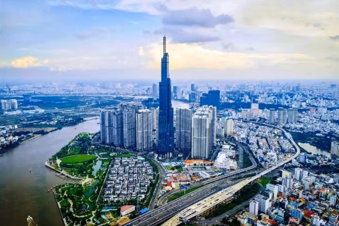 Thành phố Hồ Chí Minh mở rộng khẳng định vị thế là tâm điểm thị trường khi chiếm tới 50% tổng lượng quan tâm đến bất động sản toàn quốc.