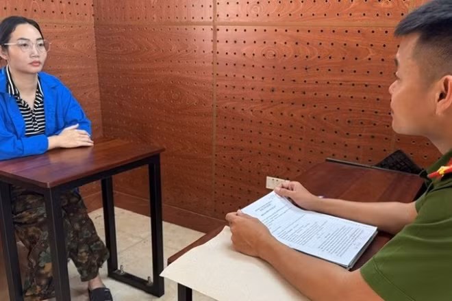 Đối tượng Nguyễn Thị Nhàn tại cơ quan Công an.