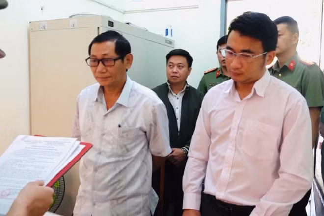 Cơ quan An ninh điều tra Công an tỉnh Đắk Lắk tống đạt quyết định khởi tố vụ án hình sự, khởi tố bị can, bắt tạm giam đối với Lê Ngọc Hậu.