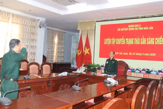 Luyện tập chuyển trạng thái sẵn sàng chiến đấu cho lực lượng vũ trang tỉnh Đắk Lắk năm 2026.