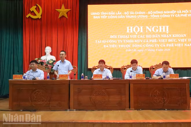 Đồng chí Nguyễn Hồng Điệp, Trưởng Ban Tiếp công dân Trung ương (Thanh tra Chính phủ) phát biểu tại buổi đối thoại. (Ảnh: CÔNG LÝ)