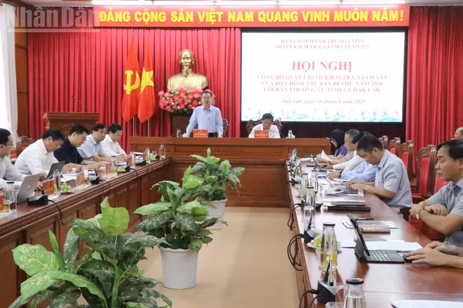 Đồng chí Nguyễn Thanh Nghị, Ủy viên Bộ Chính trị, Bí thư Trung ương Đảng, Trưởng ban Chính sách Chiến lược Trung ương, Trưởng đoàn kiểm tra, giám sát phát biểu tại hội nghị. (Ảnh: Nguyễn Công Lý)