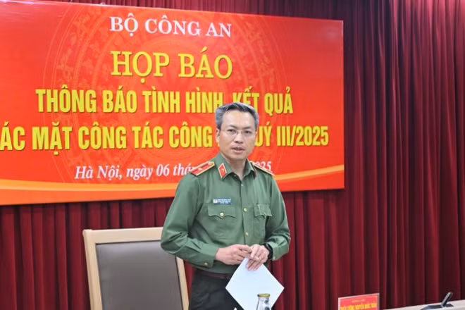 Thiếu tướng Nguyễn Quốc Toản, Chánh Văn phòng Bộ Công an, Người phát ngôn Bộ Công an phát biểu tại Họp báo. (Ảnh: bocongan.gov.vn)