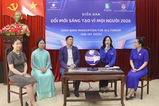 Các diễn giả tham dự tọa đàm trong khuôn khổ diễn đàn. (Ảnh: NIC)