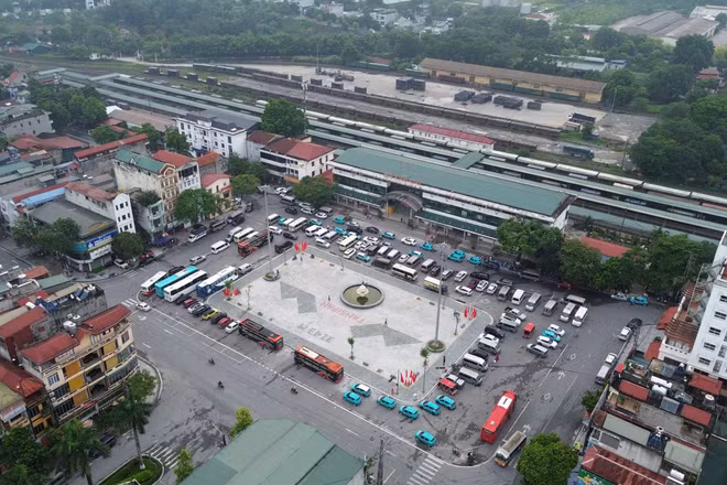 Toàn cảnh Quảng trường ga Lào Cai.