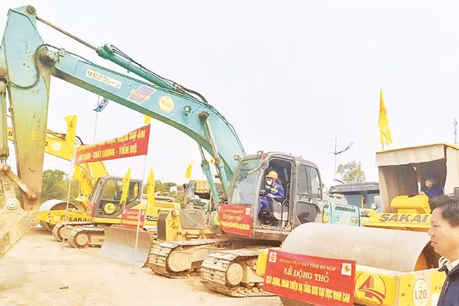 Động thổ xây dựng hạ tầng Khu Đại học Nam Cao, phường Hà Nam, tỉnh Ninh Bình.