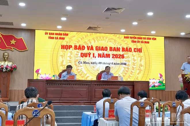 Quang cảnh buổi họp báo vào sáng 9/4.