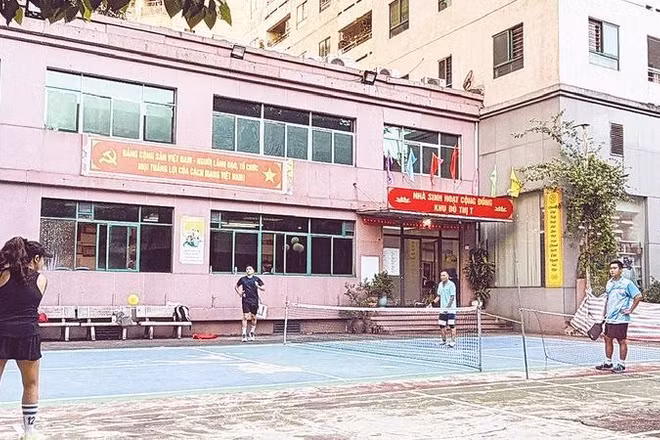 Nhà sinh hoạt cộng đồng và khu vực sân chơi tại khu đô thị Trung Hòa-Nhân Chính, phường Yên Hòa.