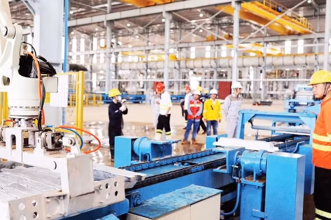 Sản phẩm nhôm thỏi đầu tiên tại Việt Nam chính thức được công bố tại Công ty trách nhiệm hữu hạn Luyện kim Trần Hồng Quân, xã Nhân Cơ, tỉnh Lâm Đồng.
