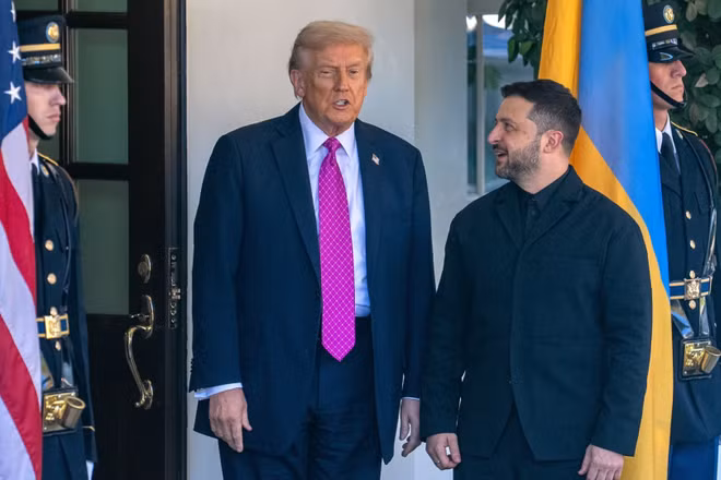 Tổng thống Mỹ Donald Trump và Tổng thống Ukraine V. Zelensky (Ảnh: THX/TTXVN)