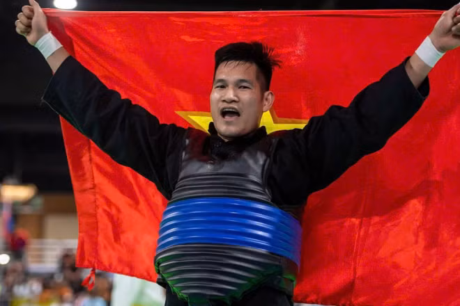 Nguyễn Duy Tuyến đoạt HCV Pencak silat hạng 90kg.