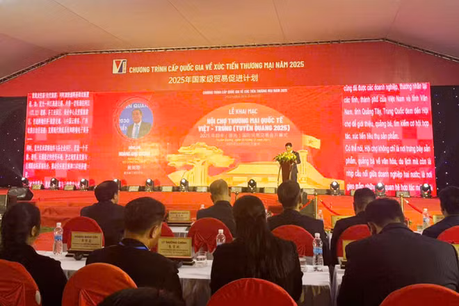 Tỉnh Tuyên Quang khai mạc Hội chợ thương mại quốc tế Việt-Trung tại phường Hà Giang 1. 