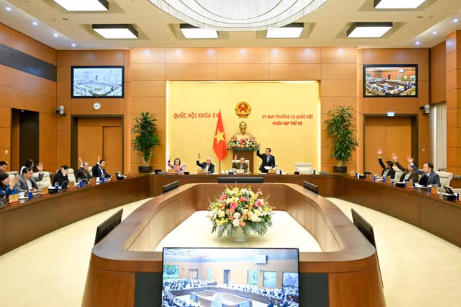 Thông qua Nghị quyết về số lượng, cơ cấu tỷ lệ các ngạch Kiểm sát viên