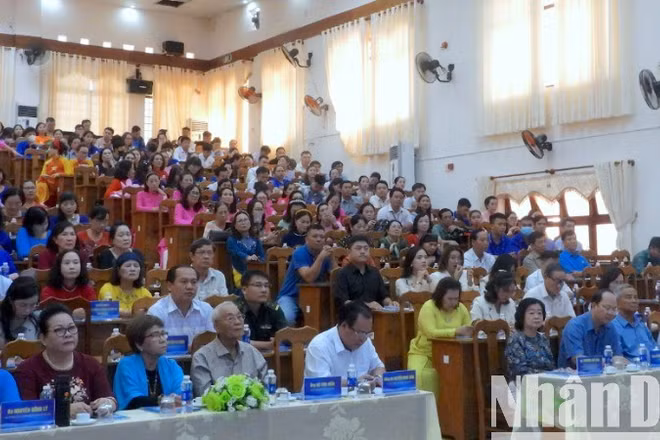 Đông đảo về dự họp mặt các hội viên Câu lạc bộ “Vì Hoàng Sa-Trường Sa thân yêu”.
