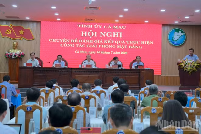 Hội nghị chuyên đề tại Cà Mau có sự tham dự của người đứng đầu các ban, sở, ngành và cấp ủy, chính quyền các địa phương trong tỉnh.