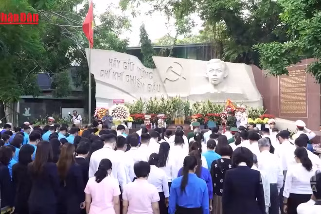[Video] Đoàn đại biểu Ủy ban MTTQ Việt Nam Thành phố Hồ Chí Minh dâng hương tri ân các Anh hùng liệt sĩ