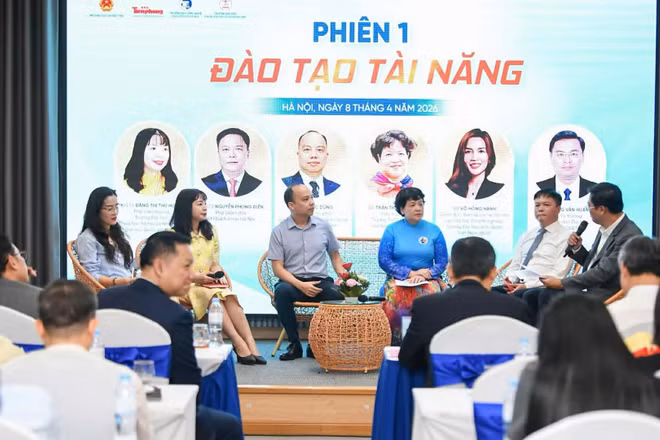 Phiên tọa đàm “Đào tạo tài năng” và “Chính sách thu hút, đãi ngộ tài năng trong bối cảnh mới” được thảo luận sôi nổi.