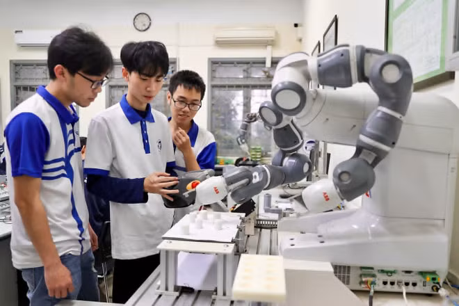 Giờ thực hành nghiên cứu khoa học của sinh viên Đại học Công nghệ (Đại học Quốc gia Hà Nội) (Ảnh: Ngọc Thành)