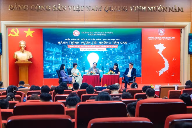 Quang cảnh diễn đàn kết nối và tư vấn đào tạo sau đại học.