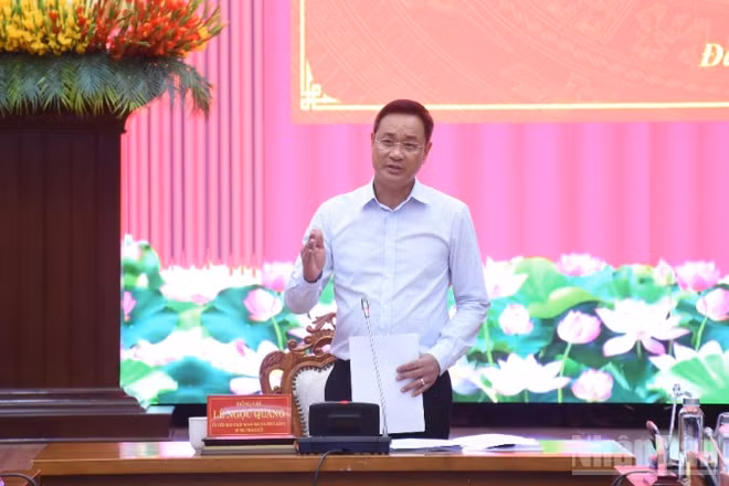 Bí thư Thành ủy Đà Nẵng Lê Ngọc Quang phát biểu khai mạc phiên họp. (Ảnh: ANH ĐÀO)