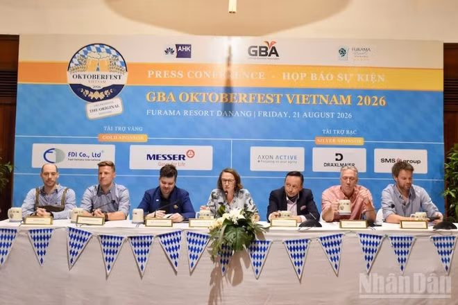 Ban tổ chức họp báo công bố Lễ hội bia Đức lớn nhất Đông Nam Á . (Ảnh: ANH ĐÀO)