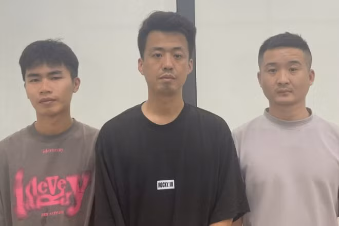 Nhóm đối tượng tại cơ quan điều tra. (Ảnh: Công an cung cấp)