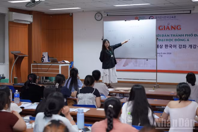 Đà Nẵng khai giảng khóa học tiếng Hàn miễn phí đầu tiên cho người dân. (Ảnh: ANH ĐÀO)