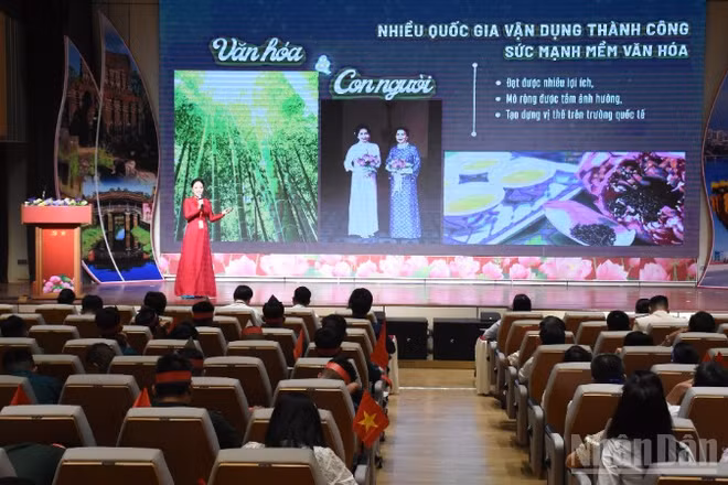 Các thí sinh mang đến cho Hội thi nhiều phần trình bày ấn tượng, có liên hệ thực tiễn nhằm làm rõ hơn các chủ trương, đường lối của Đảng. (Ảnh: ANH ĐÀO)