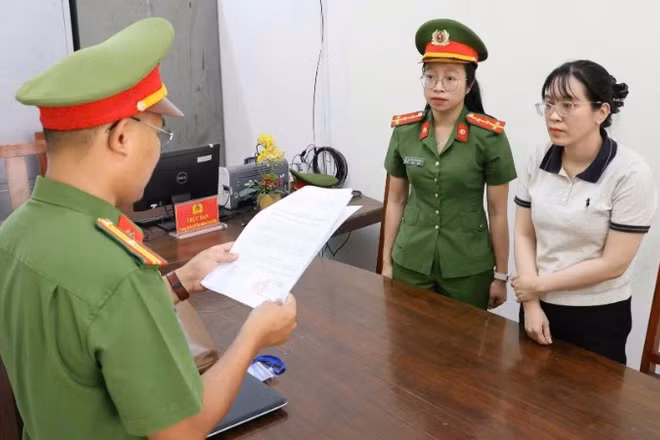 Võ Thị Ngọc Lan tại cơ quan điều tra. (Ảnh: Công an cung cấp)