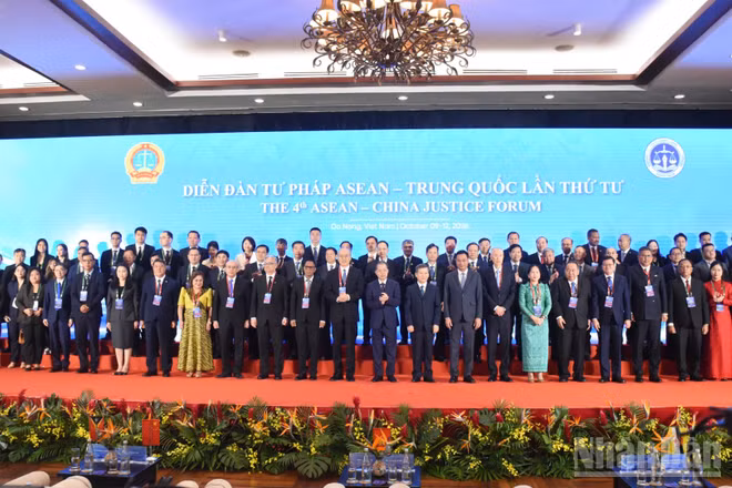 Các đại biểu tham dự Diễn đàn tư pháp ASEAN-Trung Quốc lần thứ tư. (Ảnh: ANH ĐÀO)
