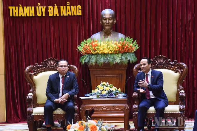 Quang cảnh buổi làm việc. (Ảnh: ANH ĐÀO)